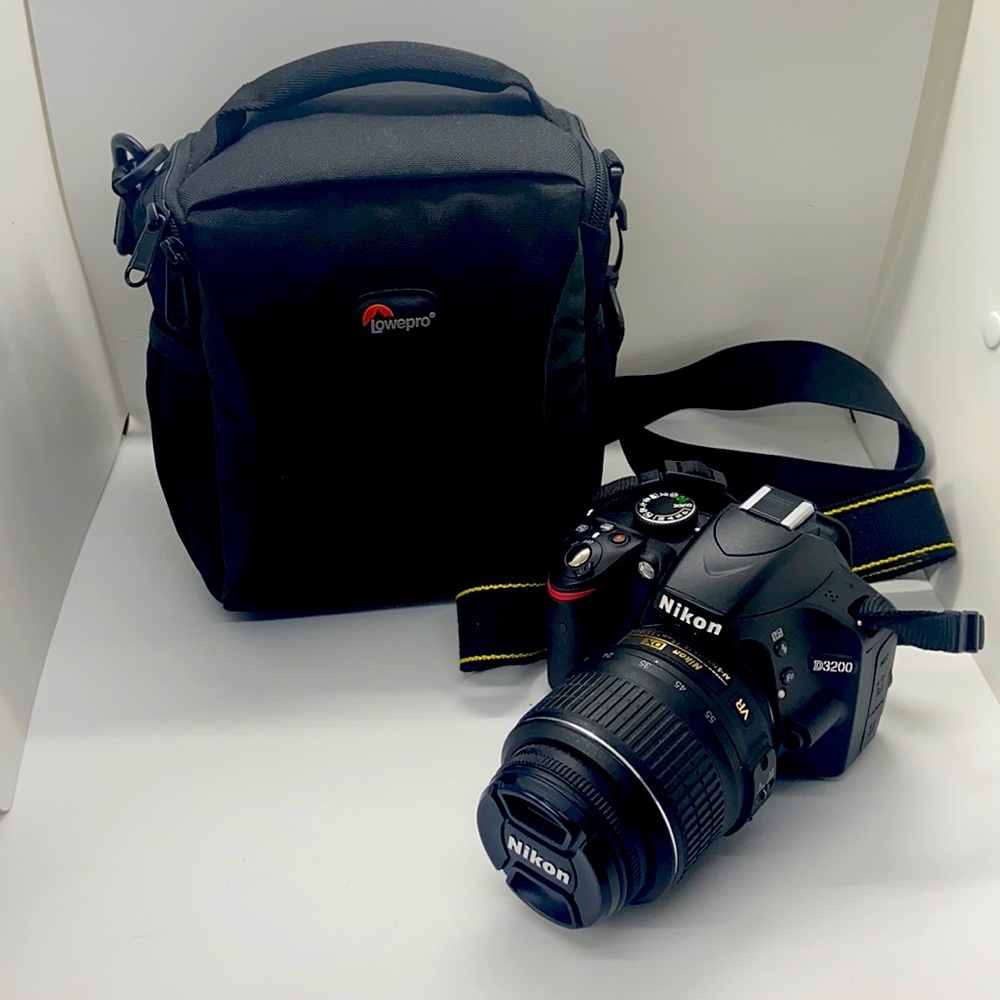NIKON D3200
